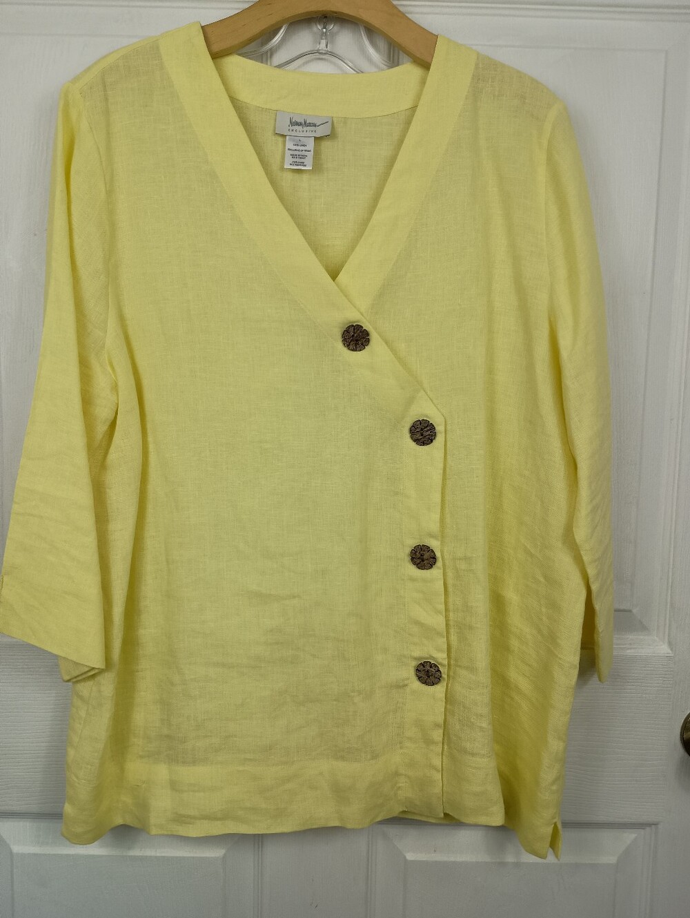 Neiman Marcus Linen Wrap Blouse Large Yellow Carved Coconut Button Asymmetric - Picture 7 of 7